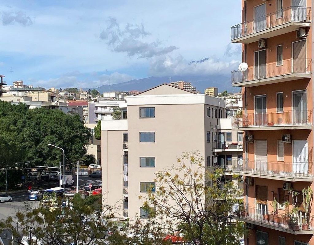 mungibeddu_balcone_vista_piazza_lincoln_catania